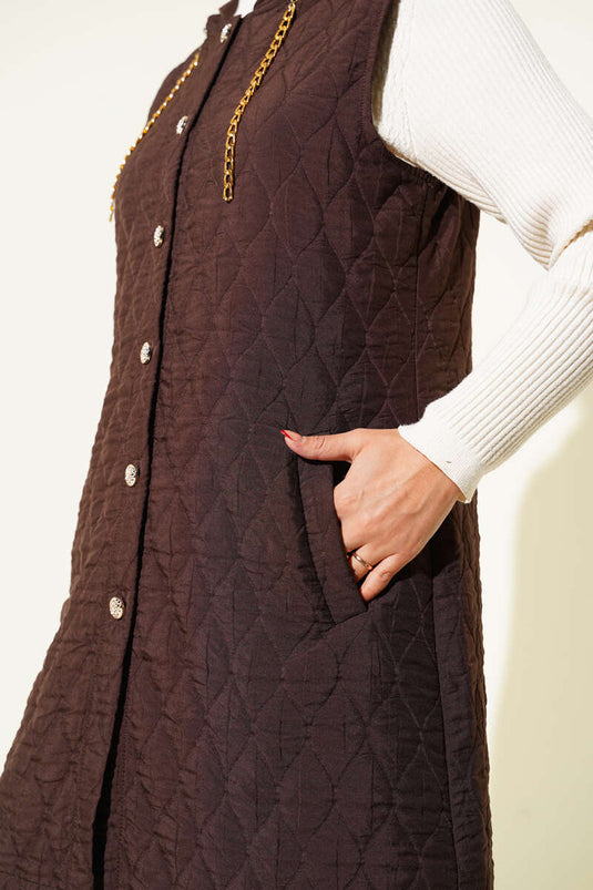 سترة قصيرة مبطنة بغطاء رأس باللون البني