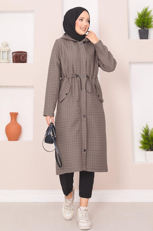 Trench-coat matelassé à capuche avec hijab, couleur vison foncé
