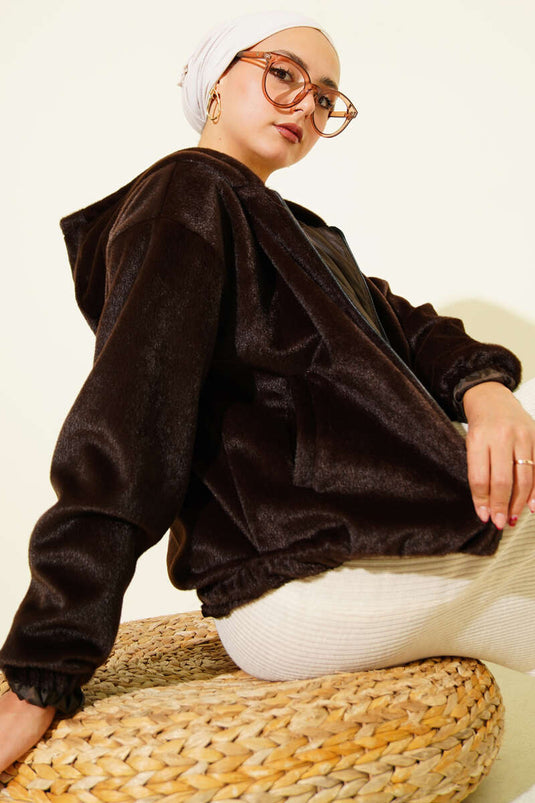 سترة كشمير قصيرة بغطاء للرأس بلون القهوة المرّة