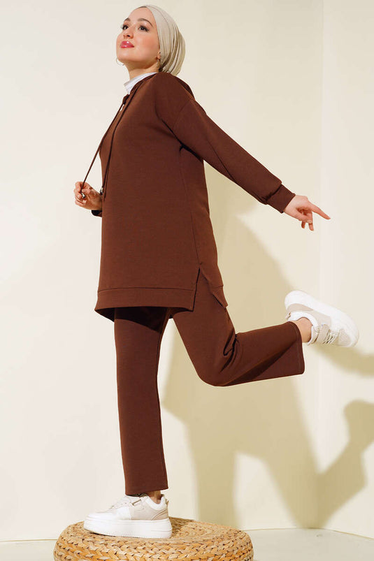 طقم مزدوج كريب بغطاء للرأس بني