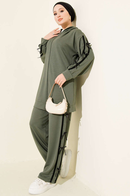 Completo due pezzi con cappuccio Loysa e dettaglio nastro, cachi