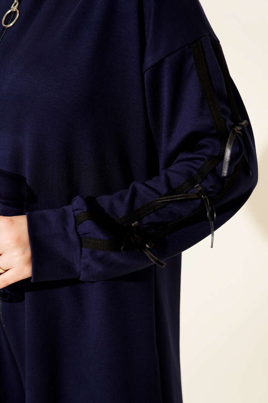 Completo due pezzi con cappuccio Loysa e dettaglio nastro, blu navy