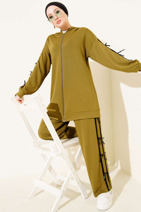 Completo due pezzi con cappuccio Loyşa e dettaglio nastro, verde oliva