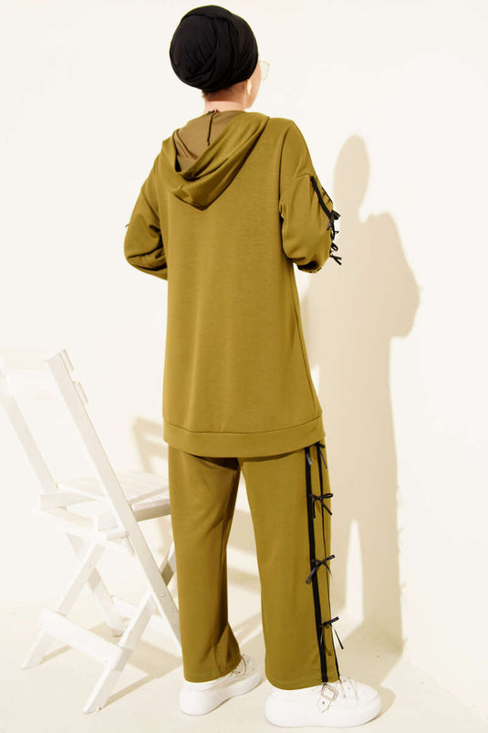 Completo due pezzi con cappuccio Loyşa e dettaglio nastro, verde oliva