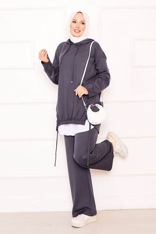 بدلة أويسو بغطاء رأس وتفاصيل مطاطية أمامية باللون الفحمي