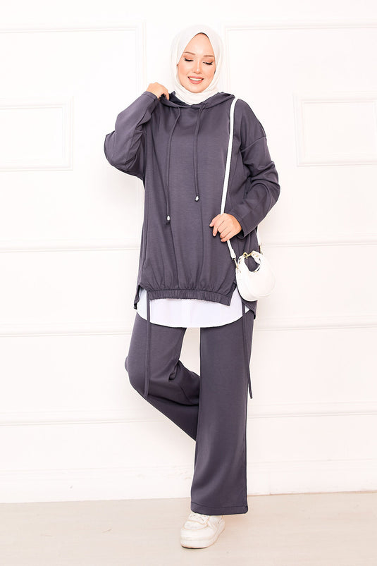 بدلة أويسو بغطاء رأس وتفاصيل مطاطية أمامية باللون الفحمي