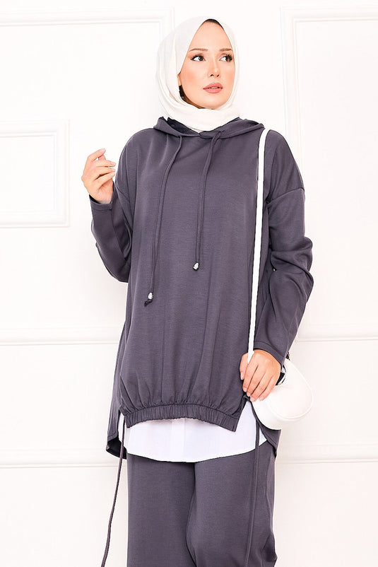 بدلة أويسو بغطاء رأس وتفاصيل مطاطية أمامية باللون الفحمي