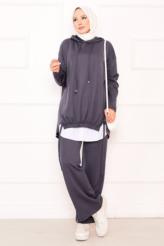 بدلة أويسو بغطاء رأس وتفاصيل مطاطية أمامية باللون الفحمي