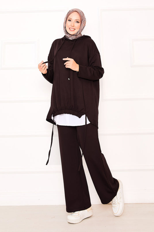 بدلة أويسو بنية اللون مع غطاء رأس مطاطي أمامي