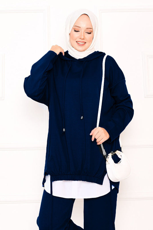 بدلة أويسو زرقاء داكنة مع تفاصيل مطاطية أمامية بغطاء للرأس