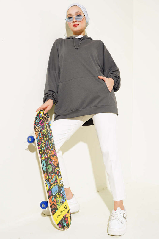 سترة عرق كبيرة الحجم بغطاء للرأس ومدخنة