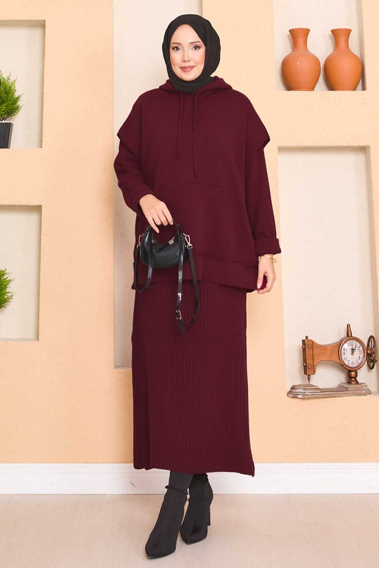 طقم فستان من قطعتين بغطاء رأس وتفاصيل حجاب باللون العنابي