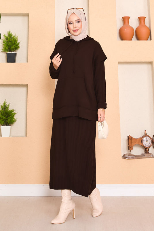 Ensemble deux pièces avec pull à capuche et hijab détaillé, marron