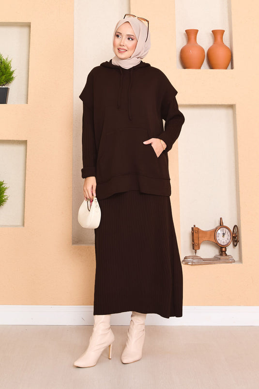 Ensemble deux pièces avec pull à capuche et hijab détaillé, marron