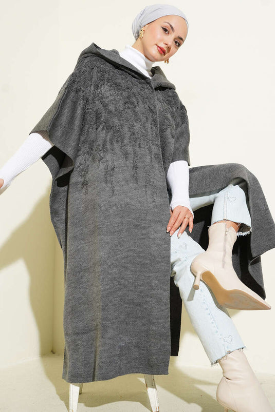 بونشو محبوك بغطاء للرأس مدخن