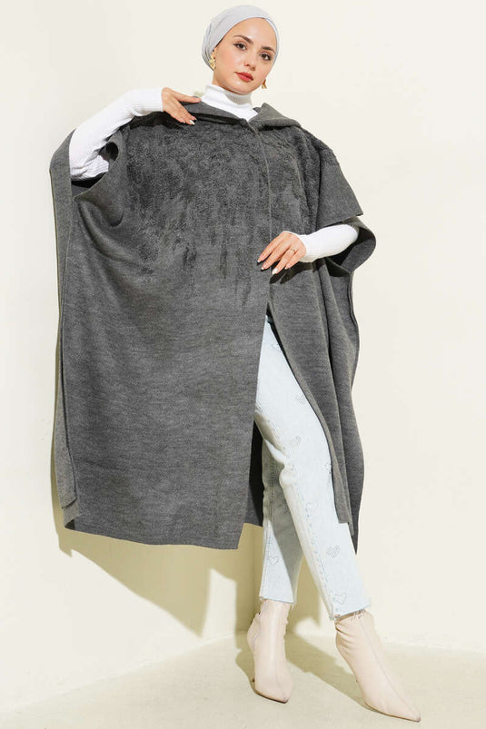 Poncho à capuche en maille fumée