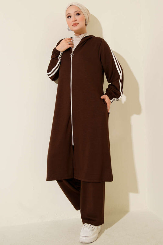 Completo due pezzi con tunica lunga con cappuccio marrone