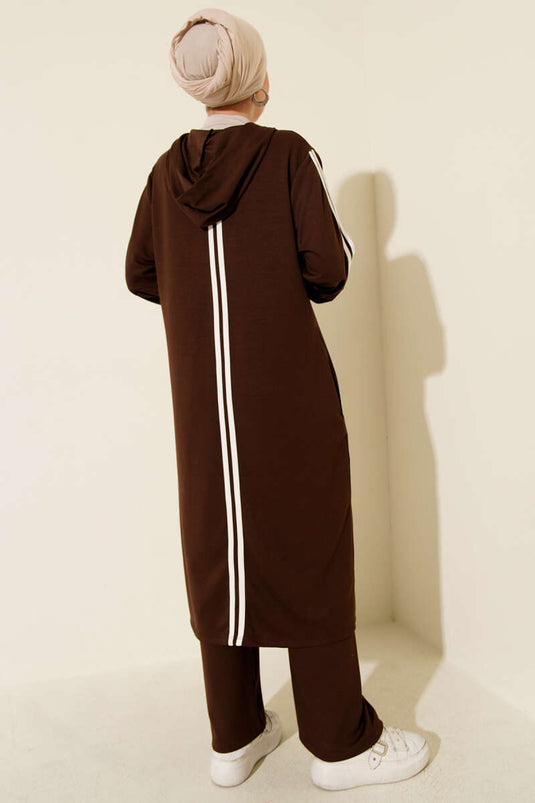 Langes, zweiteiliges Set mit Kapuzentunika in Braun