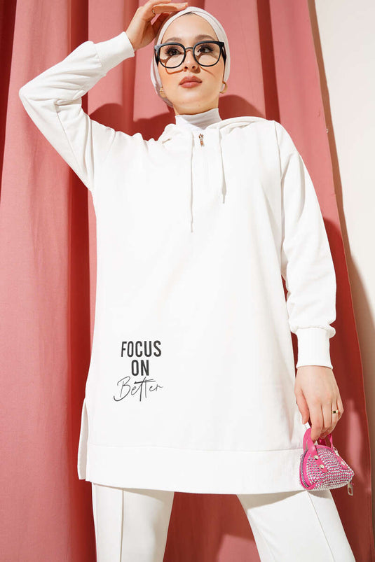 تونيك أبيض مطبوع بغطاء رأس وسحاب نصفي