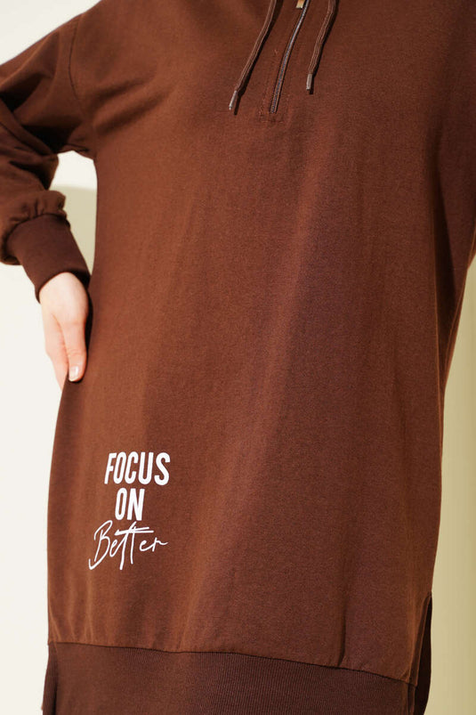 تونيك مطبوع بغطاء رأس وسحاب نصفي، بني