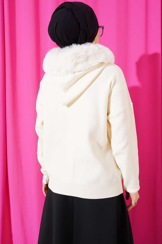 سترة محبوكة بغطاء رأس من الفرو