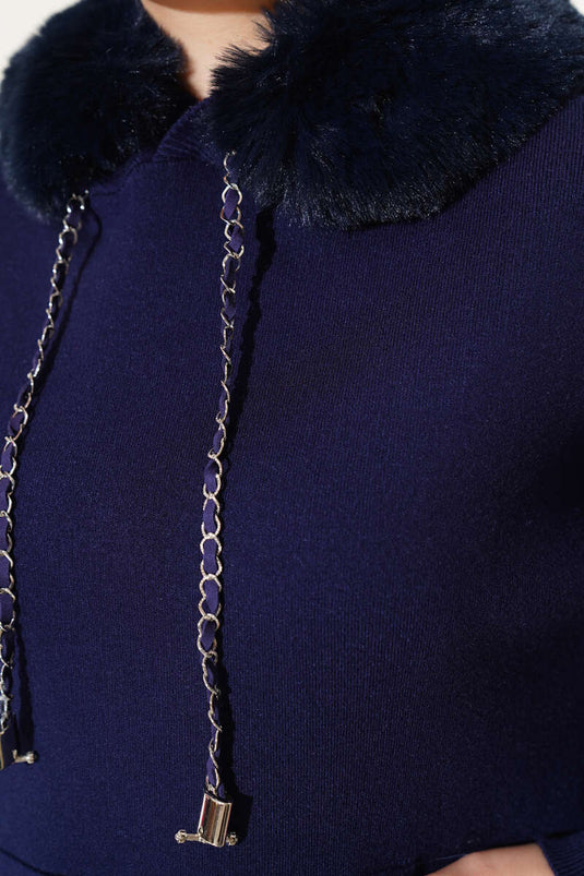 سترة محبوكة بغطاء رأس من الفرو باللون الأزرق الداكن