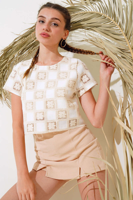 Bluse mit quadratischem Spitzenblock, ecru