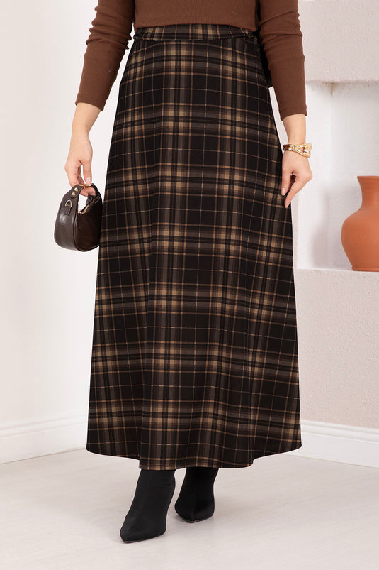 تنورة غوص منقوشة باللونين الأسود والجملي