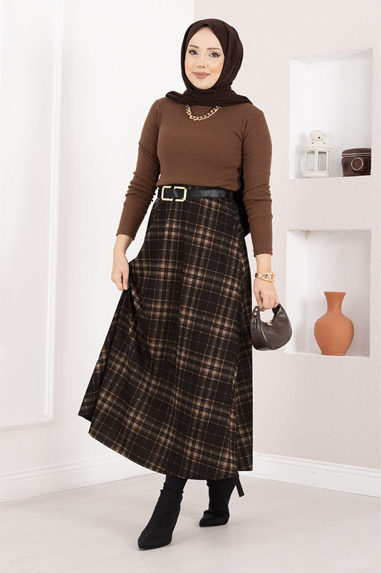 تنورة غوص منقوشة باللونين الأسود والجملي