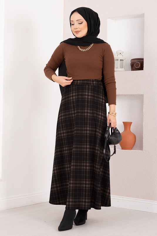 تنورة غوص منقوشة باللونين الأسود والمنك