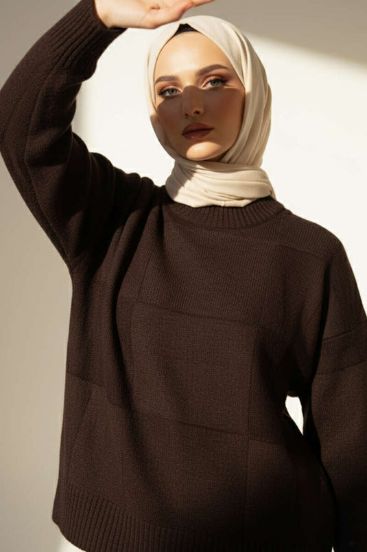 سترة تريكو منقوشة مربعة اللون، بنية اللون