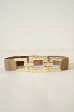 Ceinture élastique en vison avec boucle carrée et détails soignés