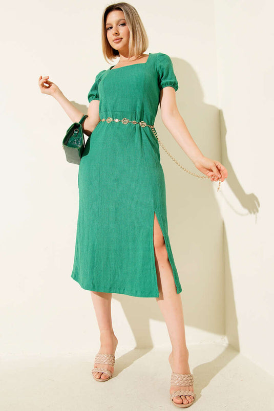 Grünes, eckiges Midikleid aus Crinkle-Strick