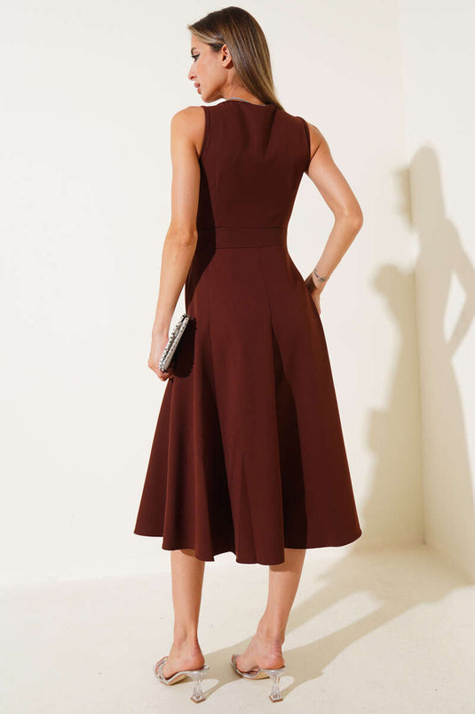 Midikleid mit eckigem Ausschnitt und Rosenapplikation, Braun