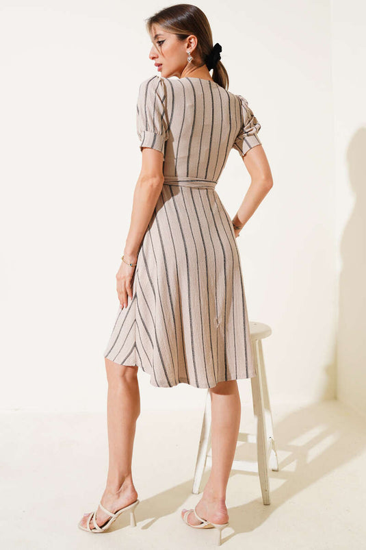 Kare Yaka Kolsuz Çizgili Midi Elbise Bej