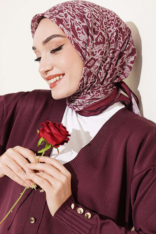 وشاح مزخرف بنفسجي