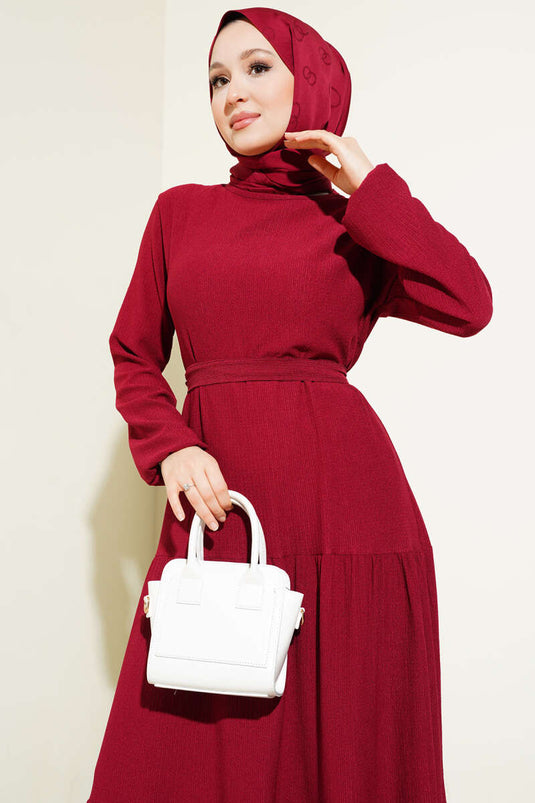 Robe ceinturée en crêpe à volants, bordeaux