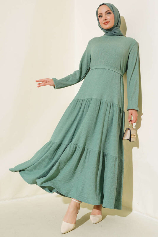 Gelaagde crêpe jurk met riem, amandelgroen