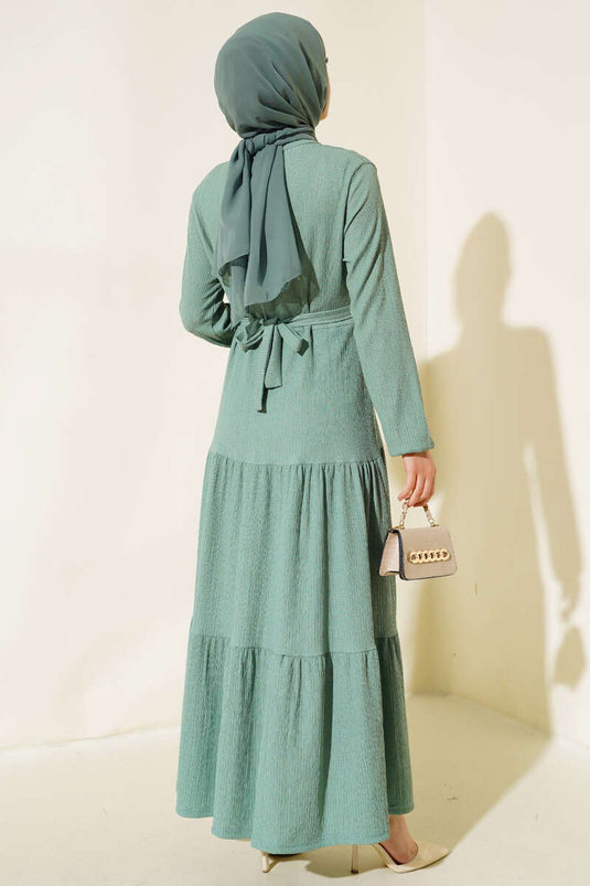 Gelaagde crêpe jurk met riem, amandelgroen