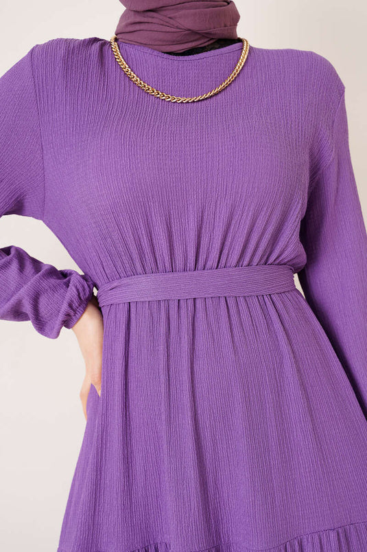 فستان من الكريب متعدد الطبقات بحزام أرجواني