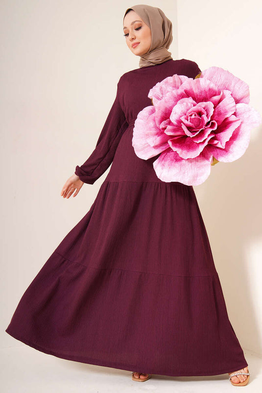 Mehrlagiges Crêpe-Kleid mit Gürtel Pflaume