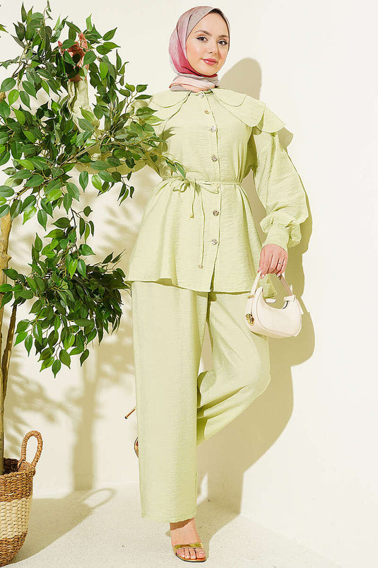Completo doppio con collo a camicia e cintura a corda, verde oliva