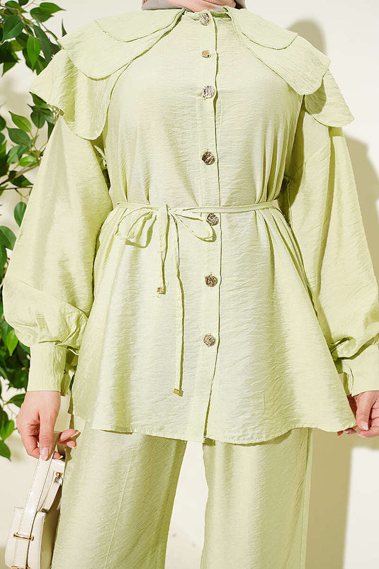Completo doppio con collo a camicia e cintura a corda, verde oliva