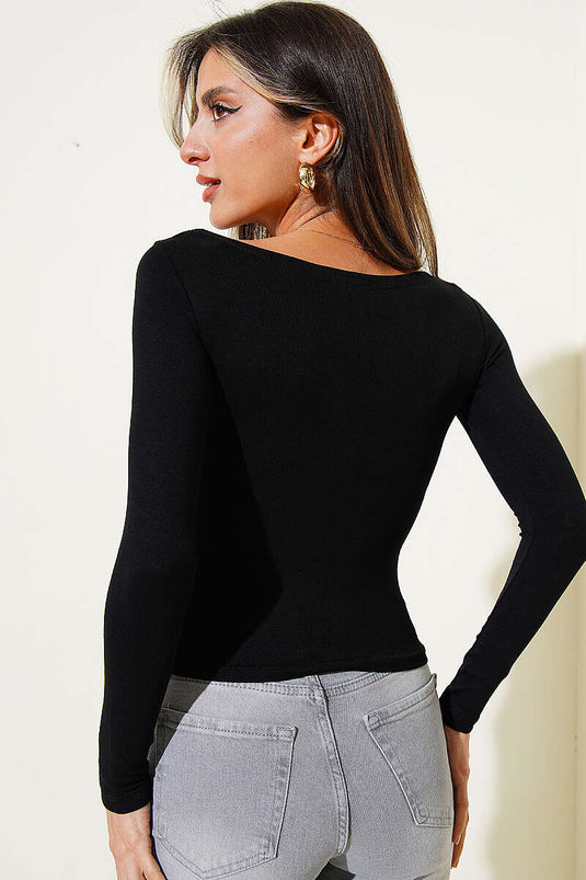 Blouse noire à col bateau avec détails