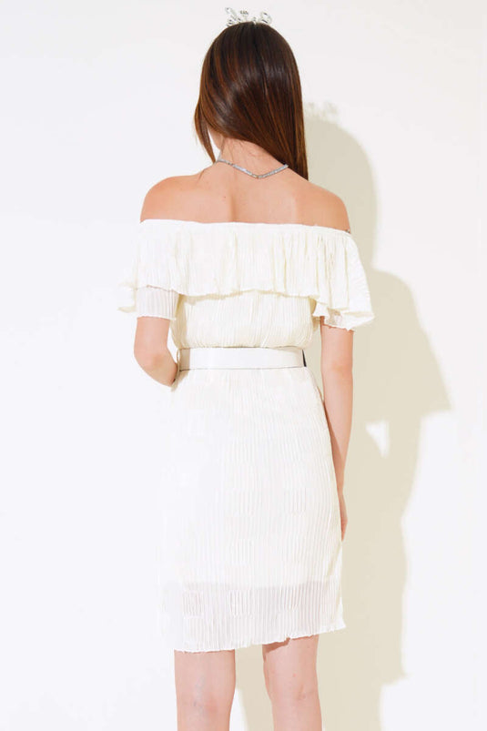 Robe plissée crème à col bateau