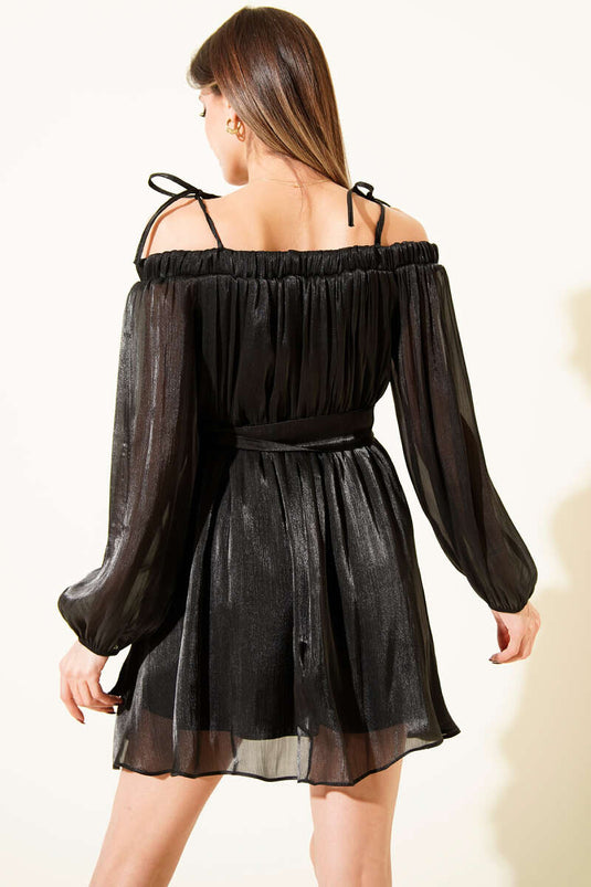 فستان قصير أسود شفاف من الشيفون بياقة قارب