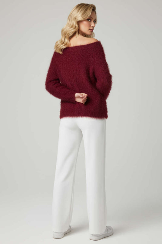 كنزة صوفية برقبة قارب من الفرو، لون عنابي