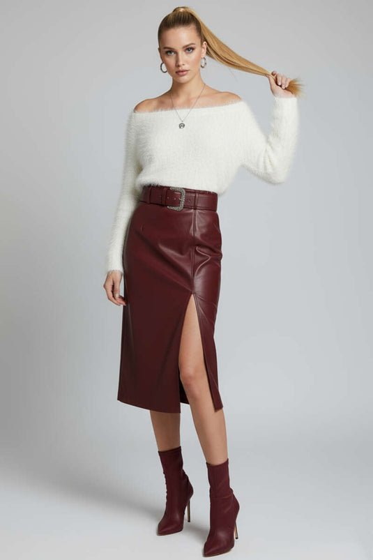 كنزة صوفية ناعمة بياقة قارب، لون بيج فاتح