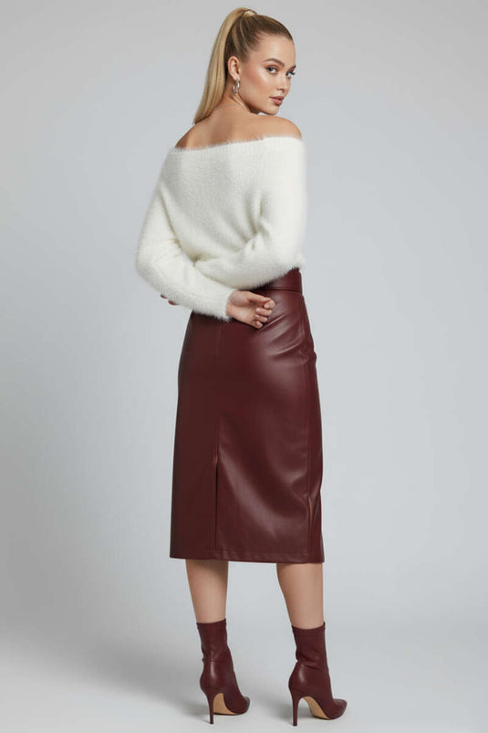 كنزة صوفية ناعمة بياقة قارب، لون بيج فاتح