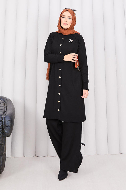 Schwarzes Strick-Set Mit Schmetterlingsbrosche Und Knöpfen